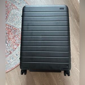 Medium Flex suitcase by Away